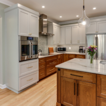 Oven cabinet with French-door oven